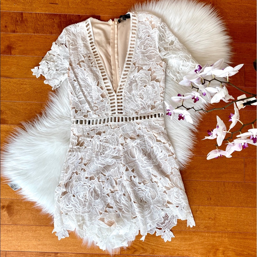 👰🏻 Lacy white romper